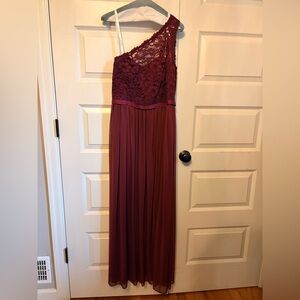 Elegant One-Shoulder Burgundy Lace Gown